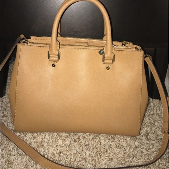 Micheal Kors - Picture 3 of 4