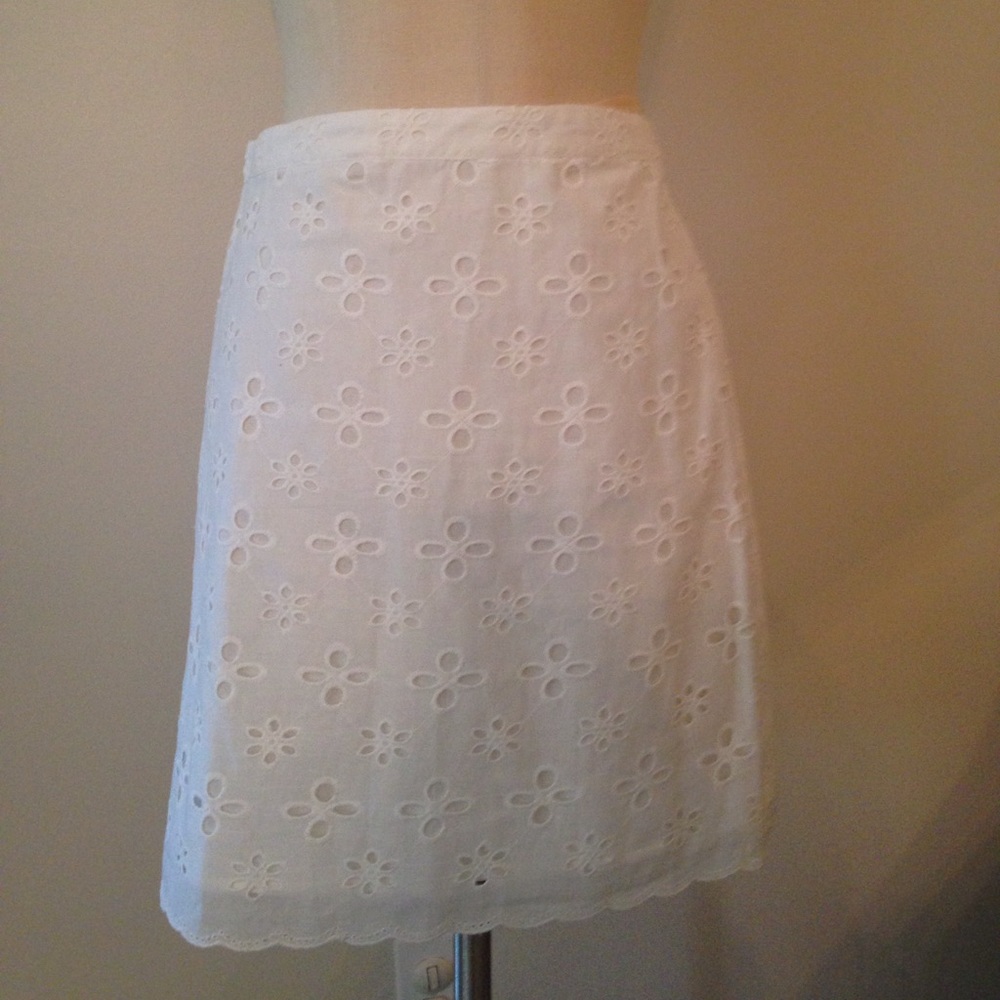 Ann Taylor White Flower Skirt