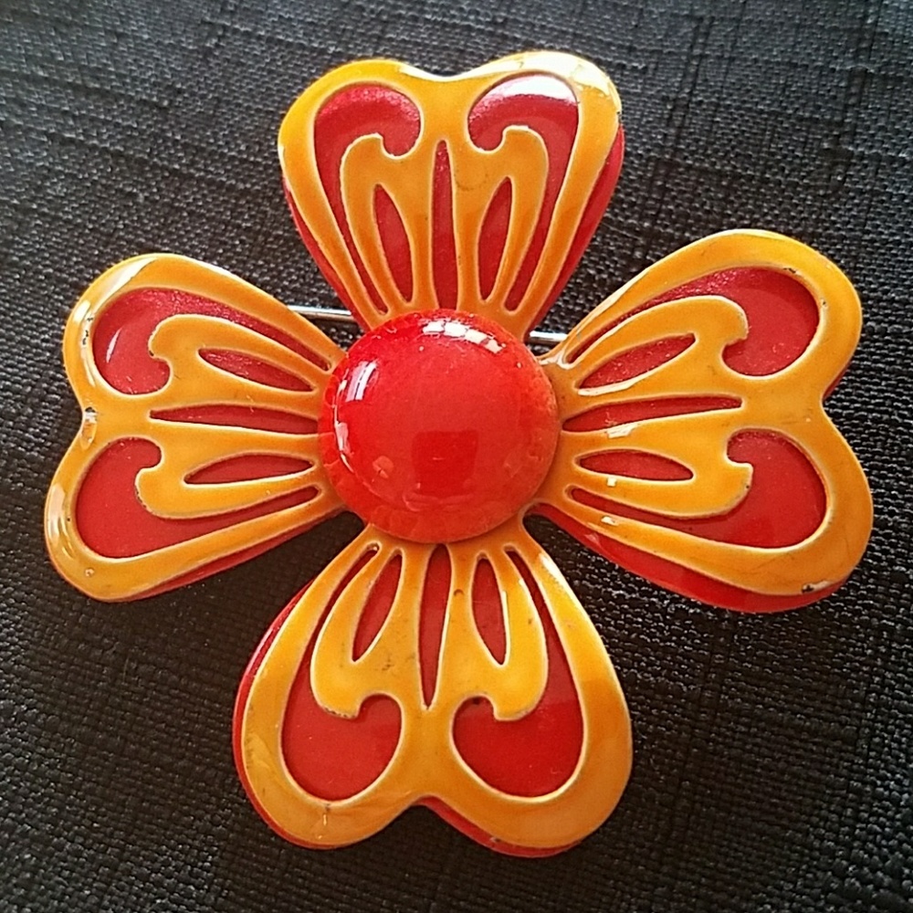 VINTAGE ENAMEL FLOWER PIN ORANGE RED
