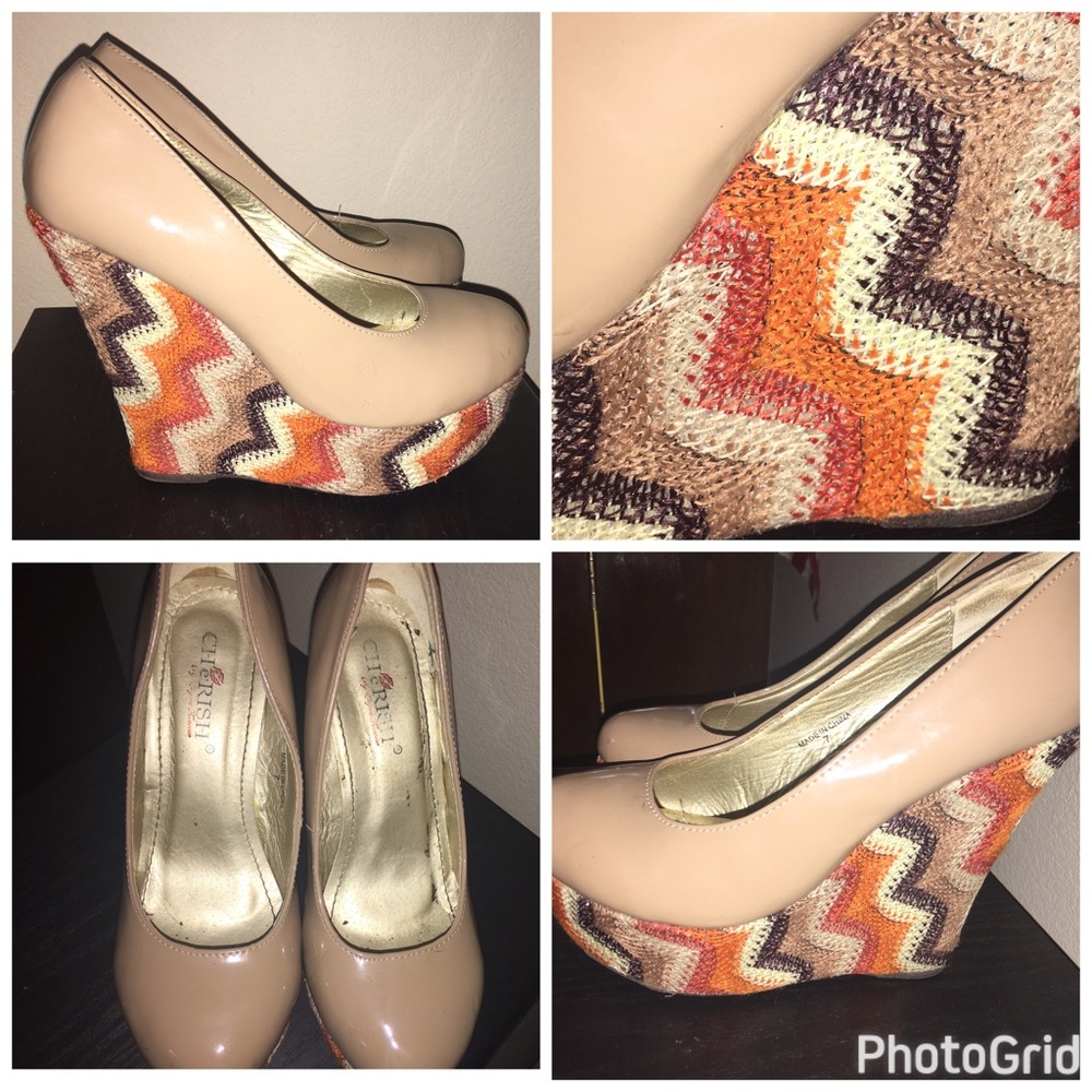 (✨) Tan closed-toe wedges