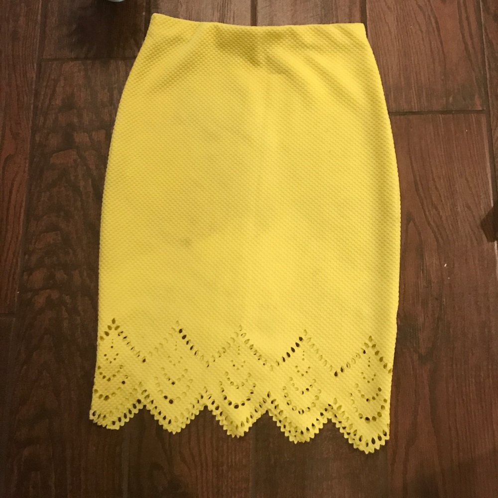 🌸🌺Bright Yellow Two piece - Picture 2 of 6