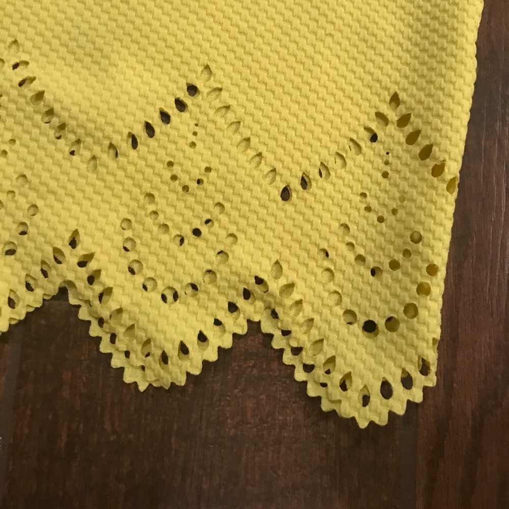 🌸🌺Bright Yellow Two piece - Picture 4 of 6