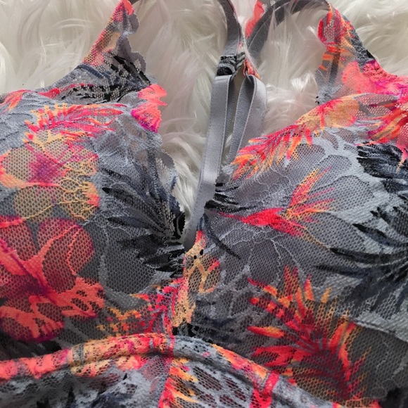 Pink by Victoria Secret push up lace bra - Picture 2 of 4