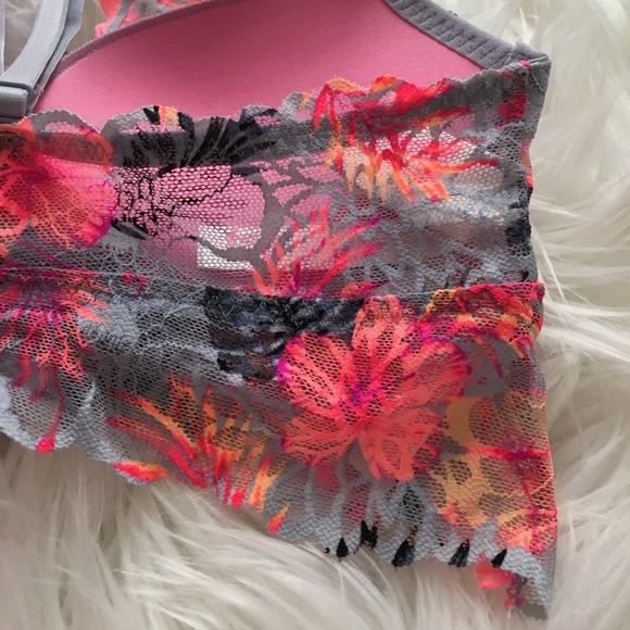 Pink by Victoria Secret push up lace bra - Picture 4 of 4