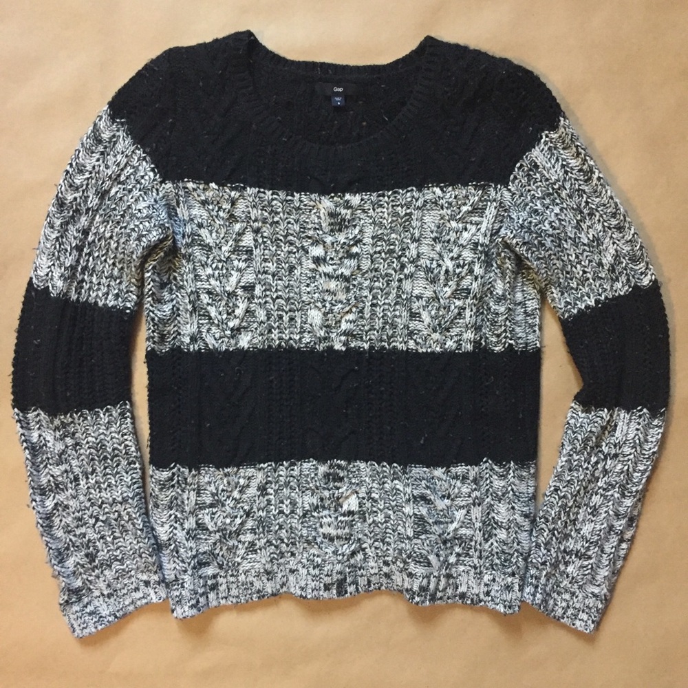 Gap black and white sweater