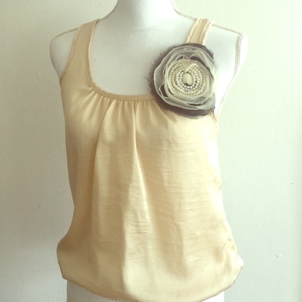 Rayon/ Polyester tank. W pearl flower brooch