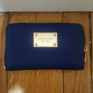 Michael kors zip smart phone wallet