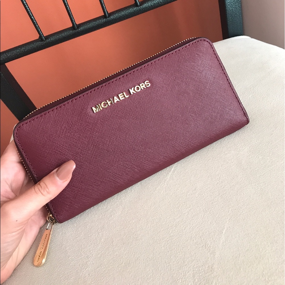 MICHAEL KORS WALLET//burgundy color//