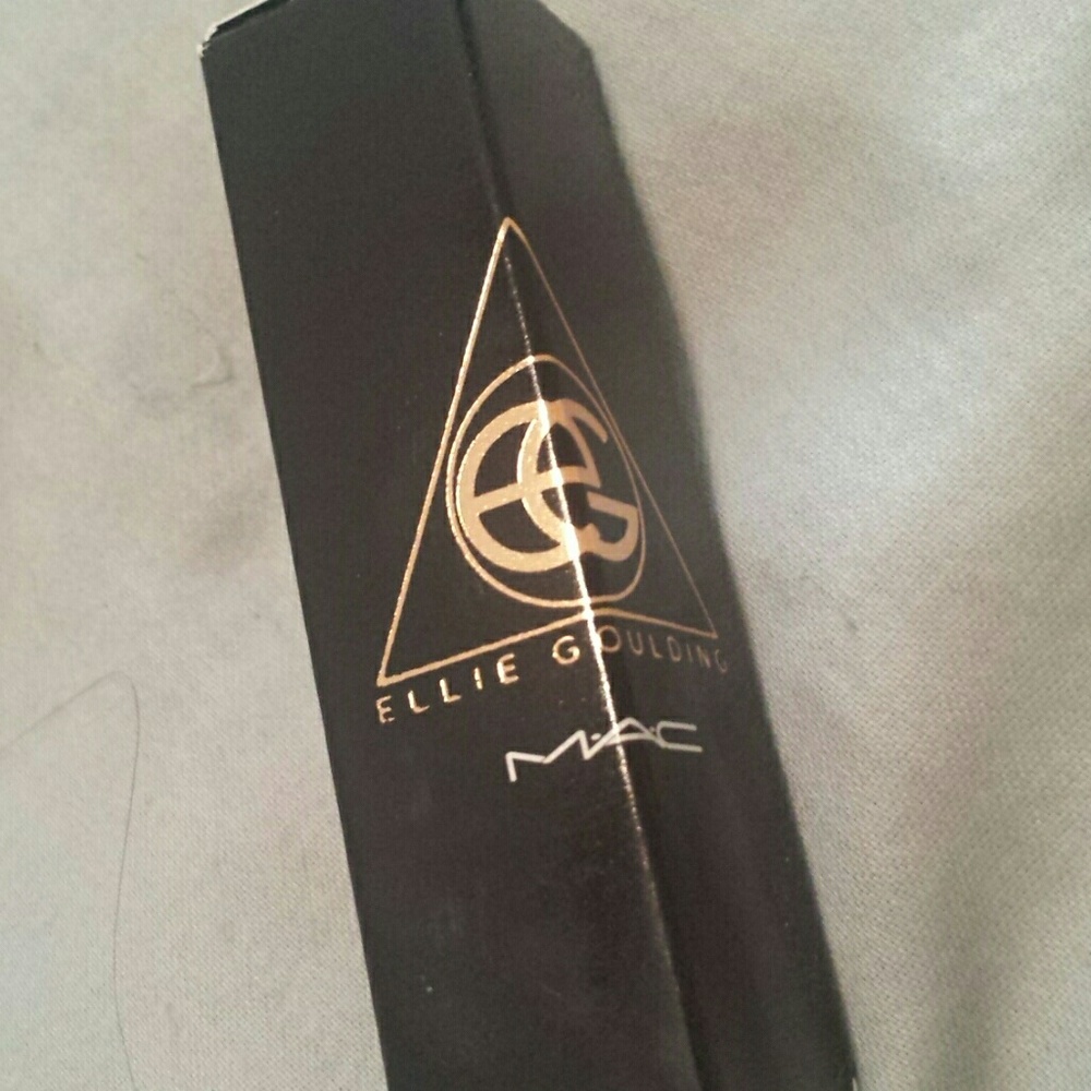 Ellie Goulding Lipstick