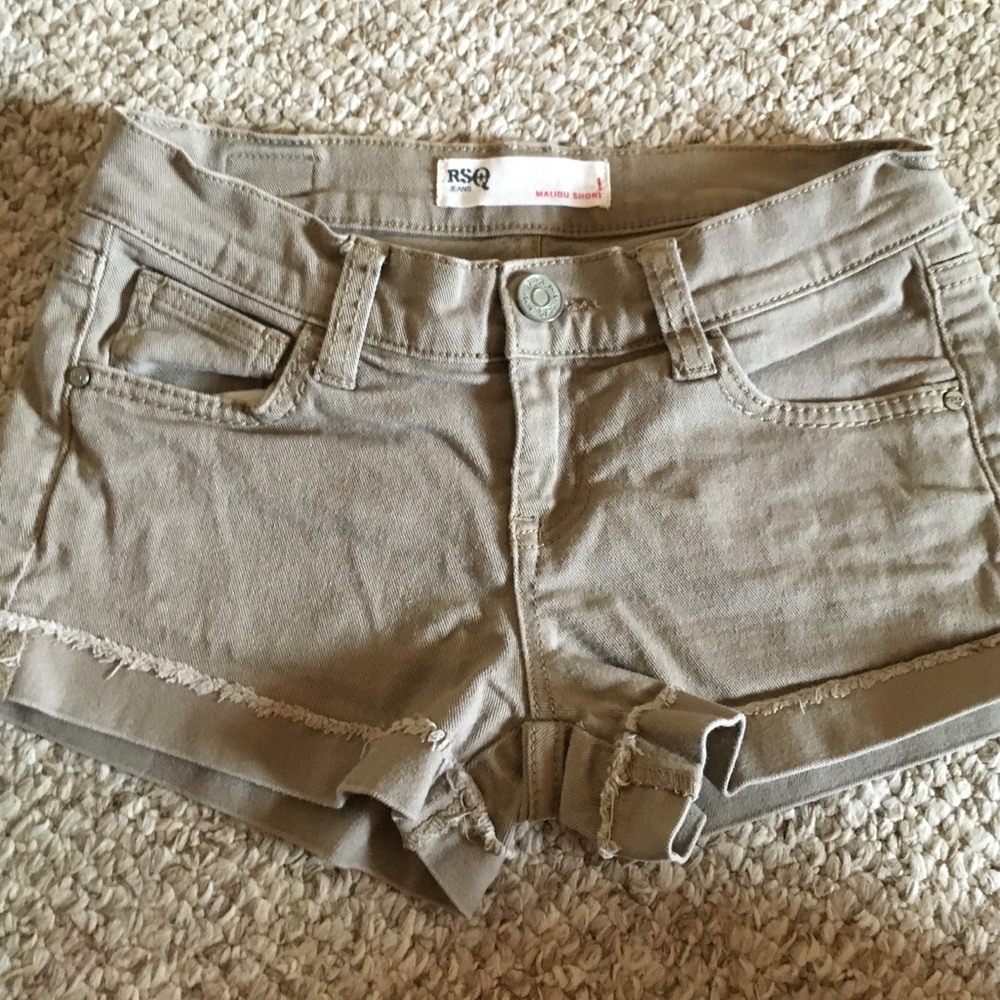 Tilly's RSQ Jeans tan Malibu shorts! Size 1.
