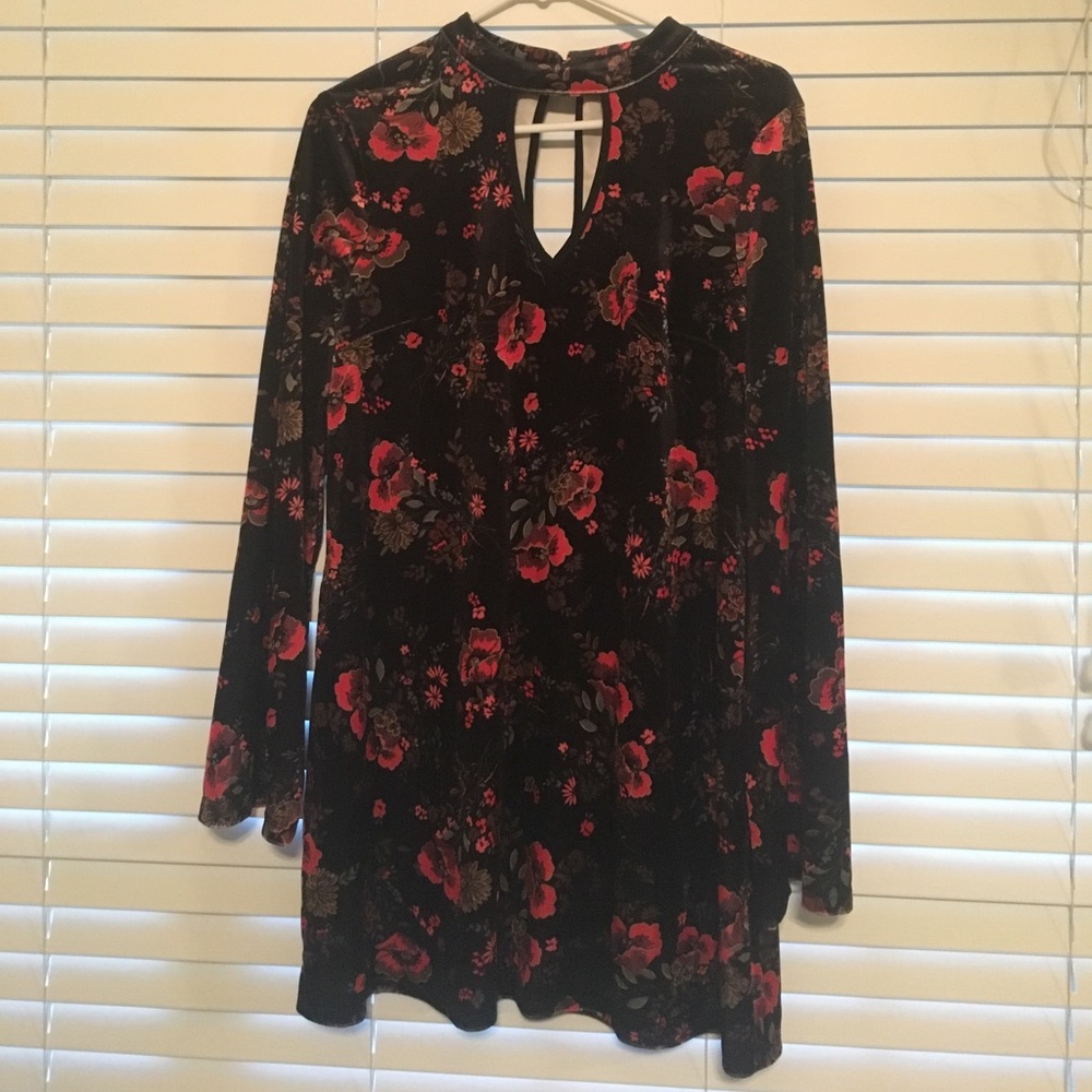 Black floral short dress long sleeve choker