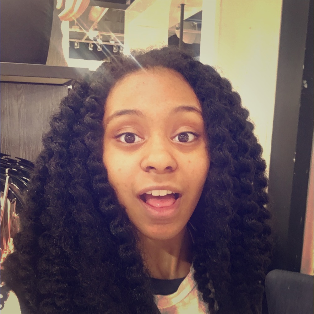 Meet your Posher, Desiree'