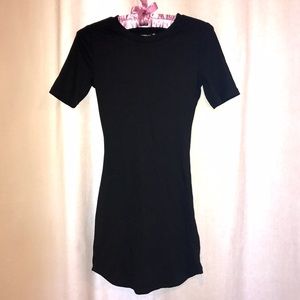 🌺NWOT Black short fitted dress in size Small🎀