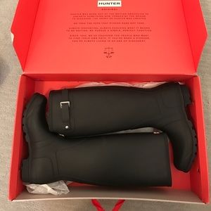 Matte black hunter boots!