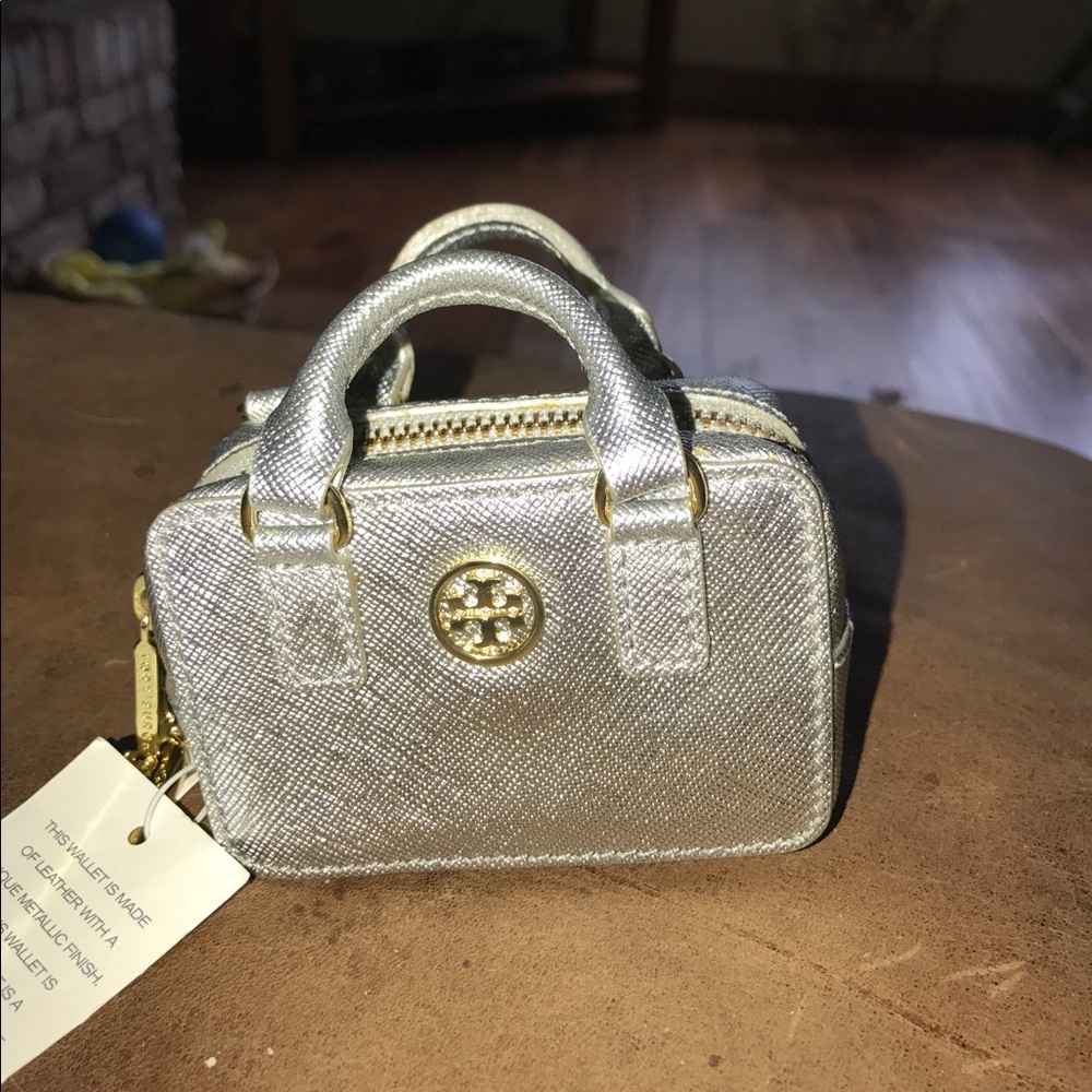 TORY BURCH/ KEY FOB/COIN PURSE in GLITTERY SILVER