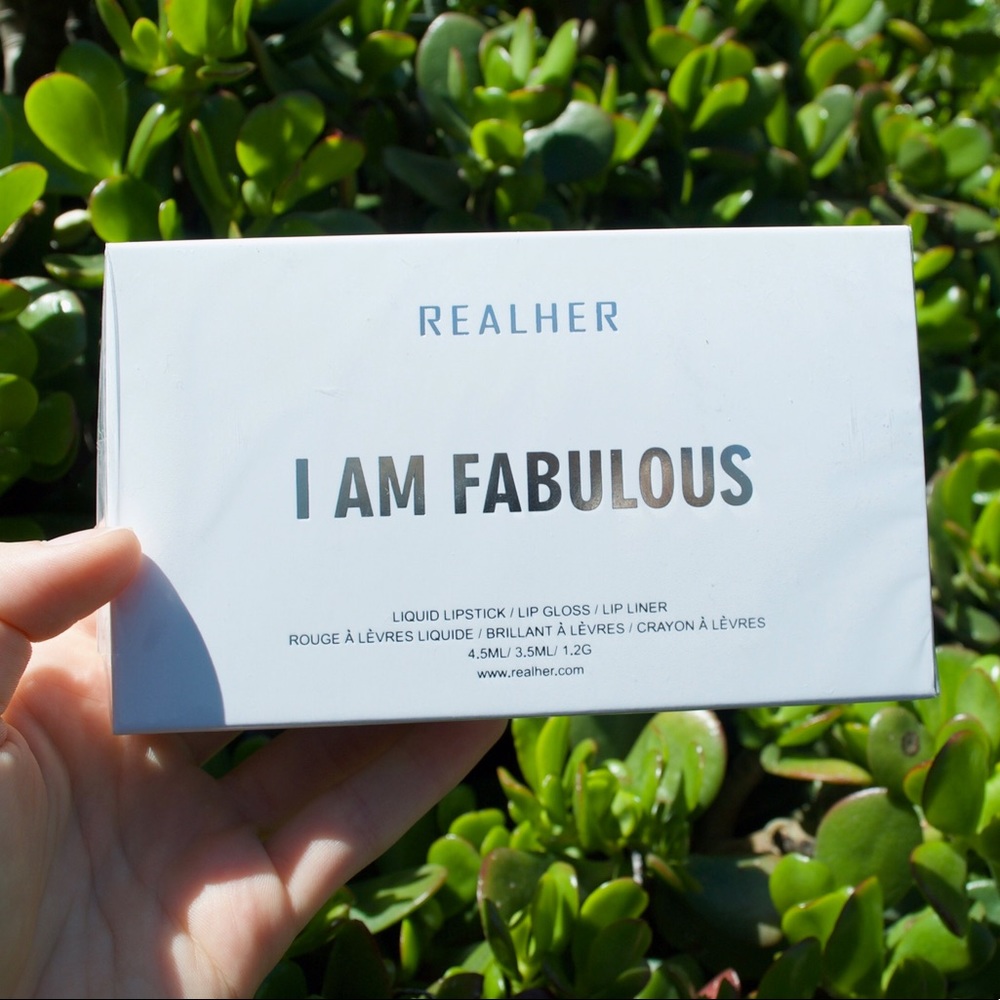 Realher I Am Fabulous Lip Kit in Deep Red - New