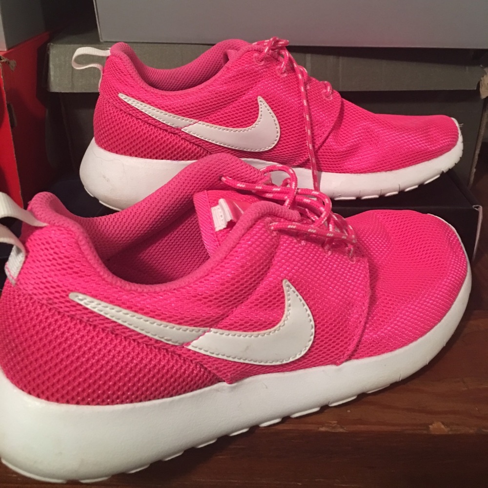 Girls pink Nike Roshe 4.5 Y