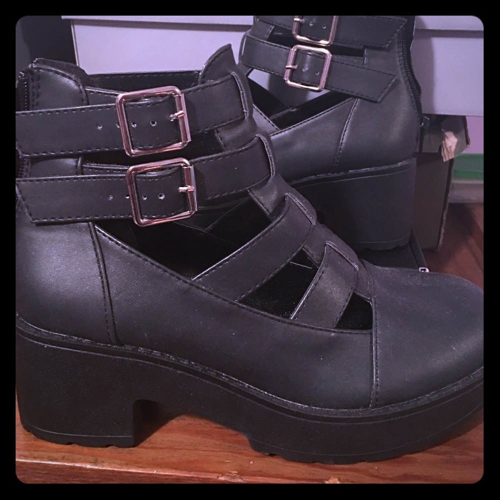 Chunky peep through shoe