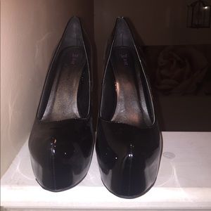 Just Fab Black platform patent leather shoes
