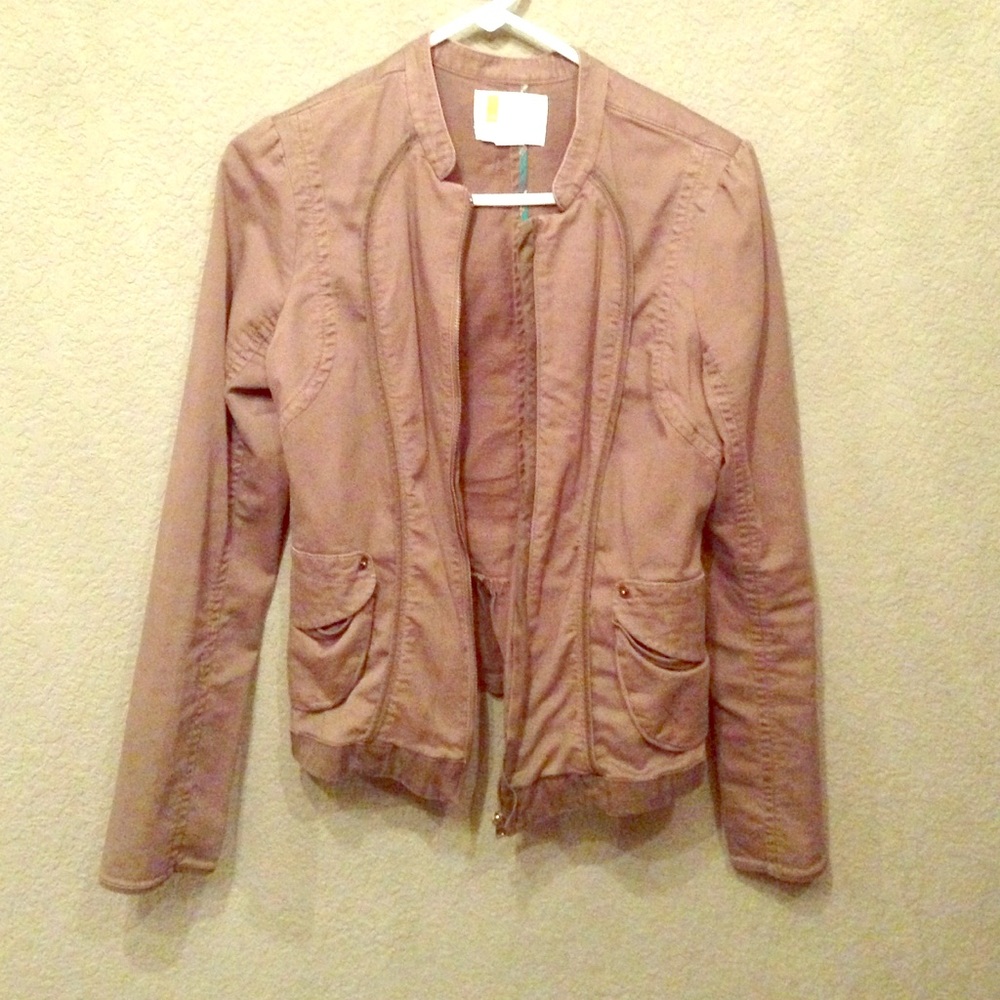 Spring army green jacket.