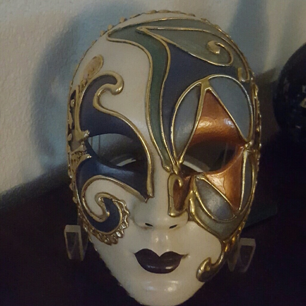 Meet your Posher, Sarah nicole