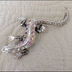 Gecko brooch - silver and rhinestone w/ green eyes