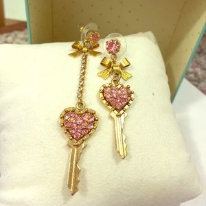 Betsey Johnson asymmetrical heart key earrings