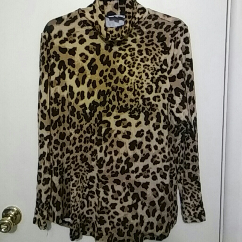 Leopard swing top