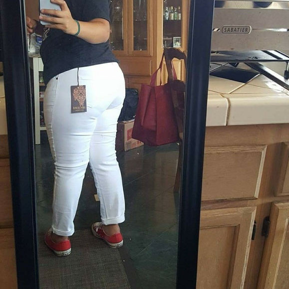 🌻New Arrival🌻 Plus Size White Cropped Jeans - Picture 5 of 6