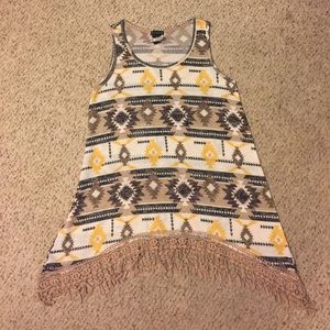 Sleeveless, shark-bite top