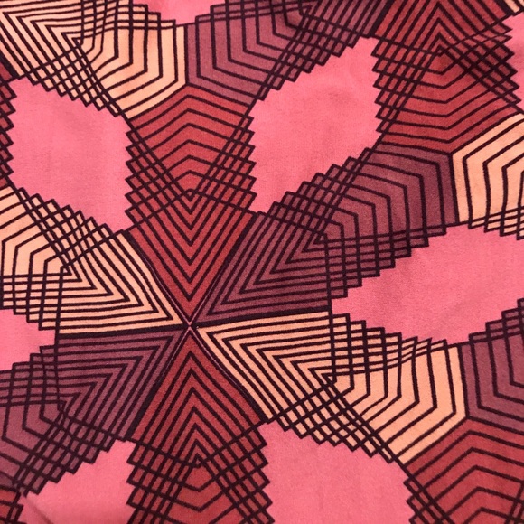 LuLaRoe Pink geometric TC leggings - Picture 3 of 3