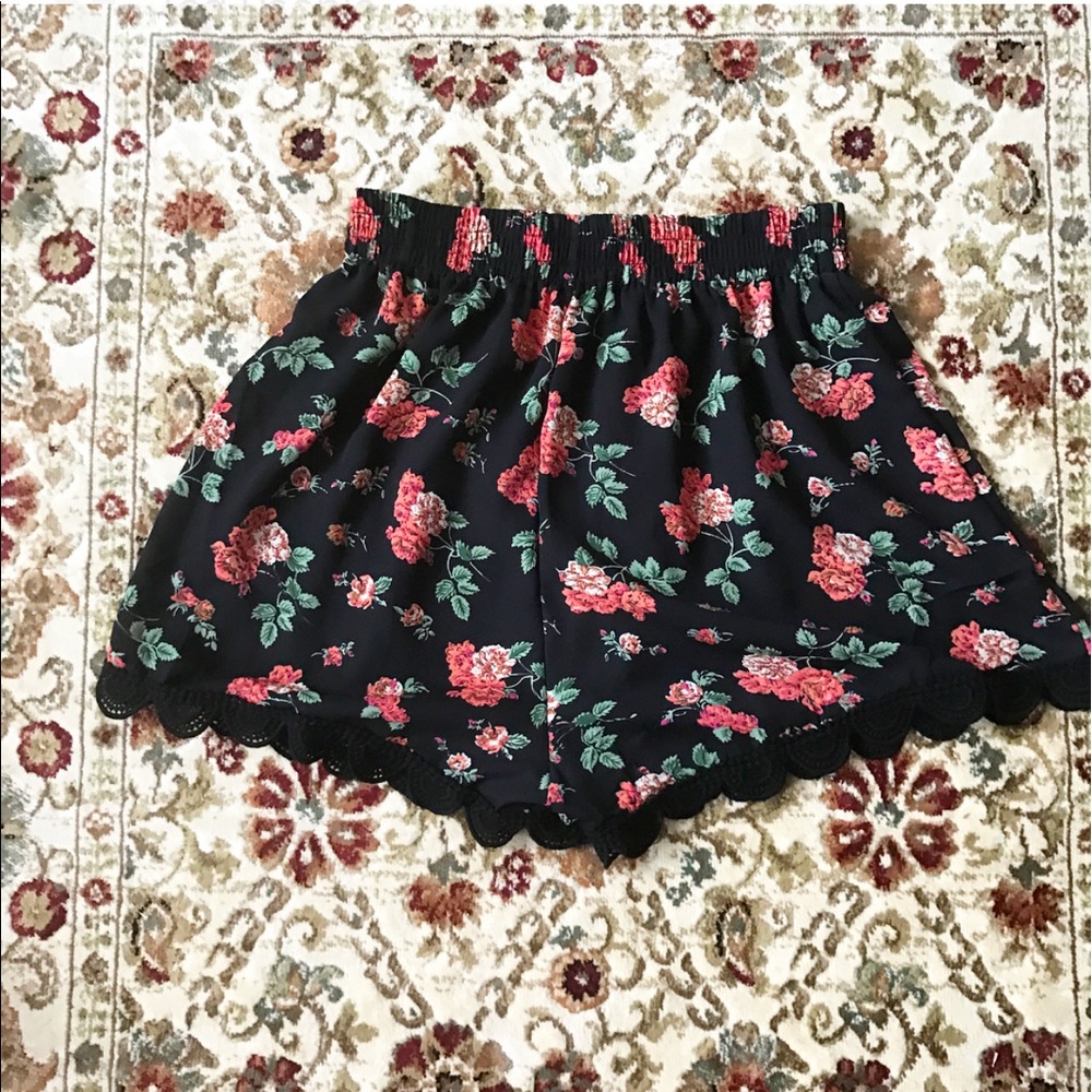 The perfect Spring Shorts 🌸🌺BNWOT