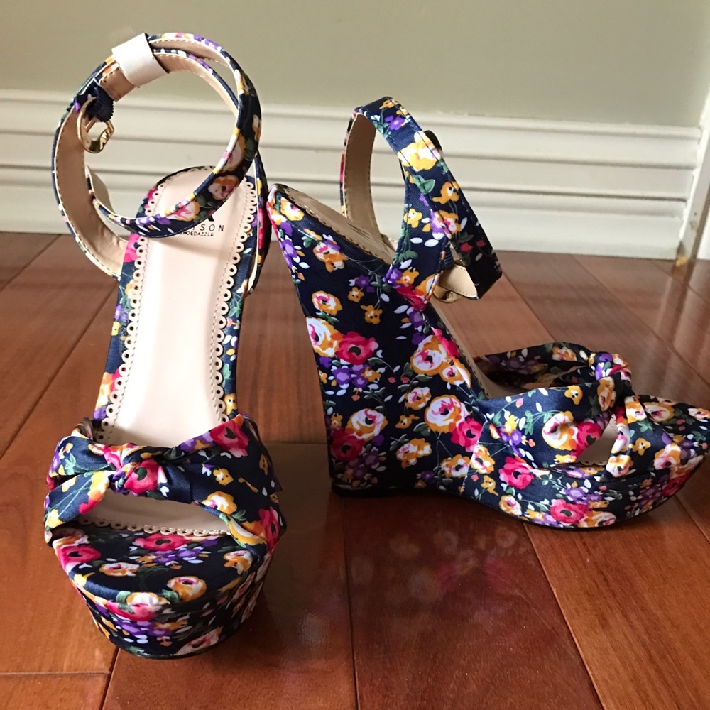NEW Floral fabric wedges
