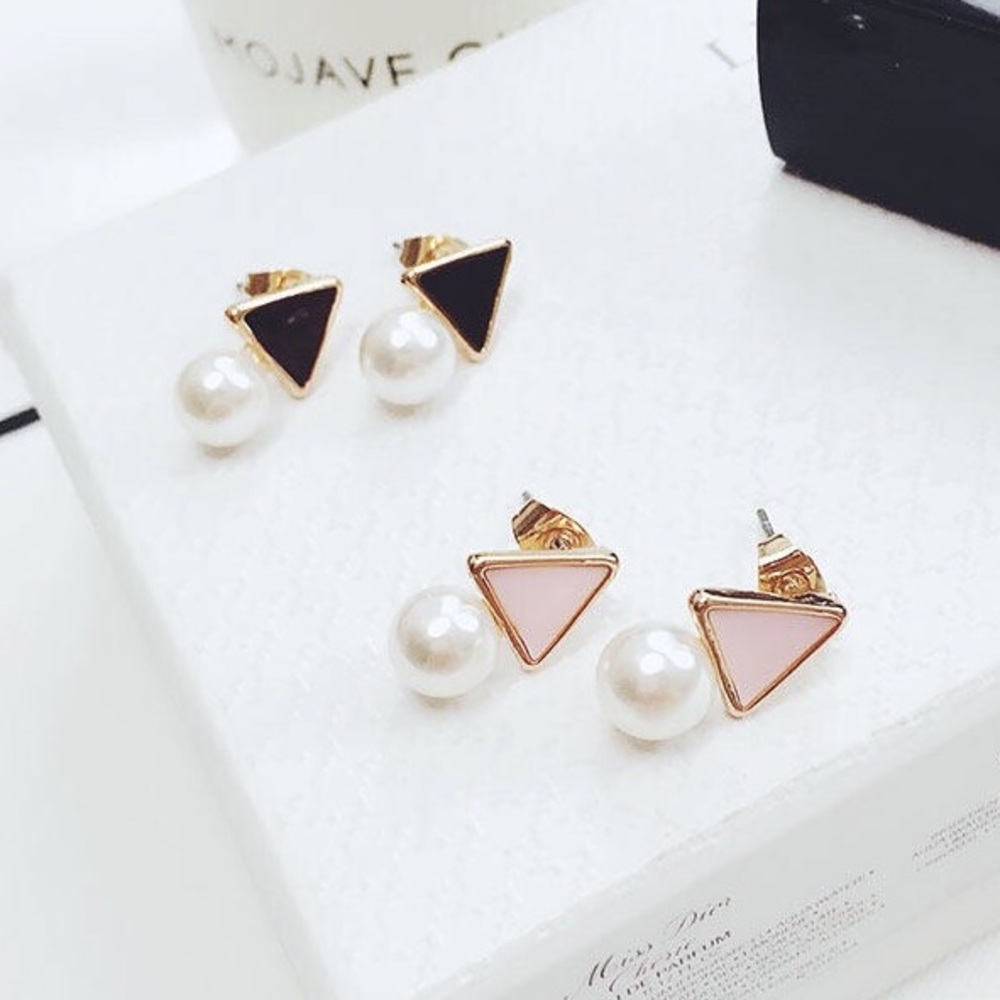 Elegant triangle faux pearl stud earrings