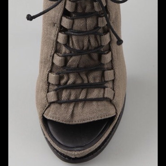 Elizabeth and James Shoes - SALE✅ELIZABETH & JAMES LIGHT BEIGE SHOES!