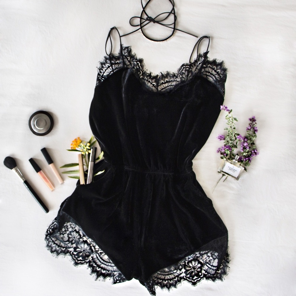 NEW!💜 Walk On The Wild Side black velvet romper