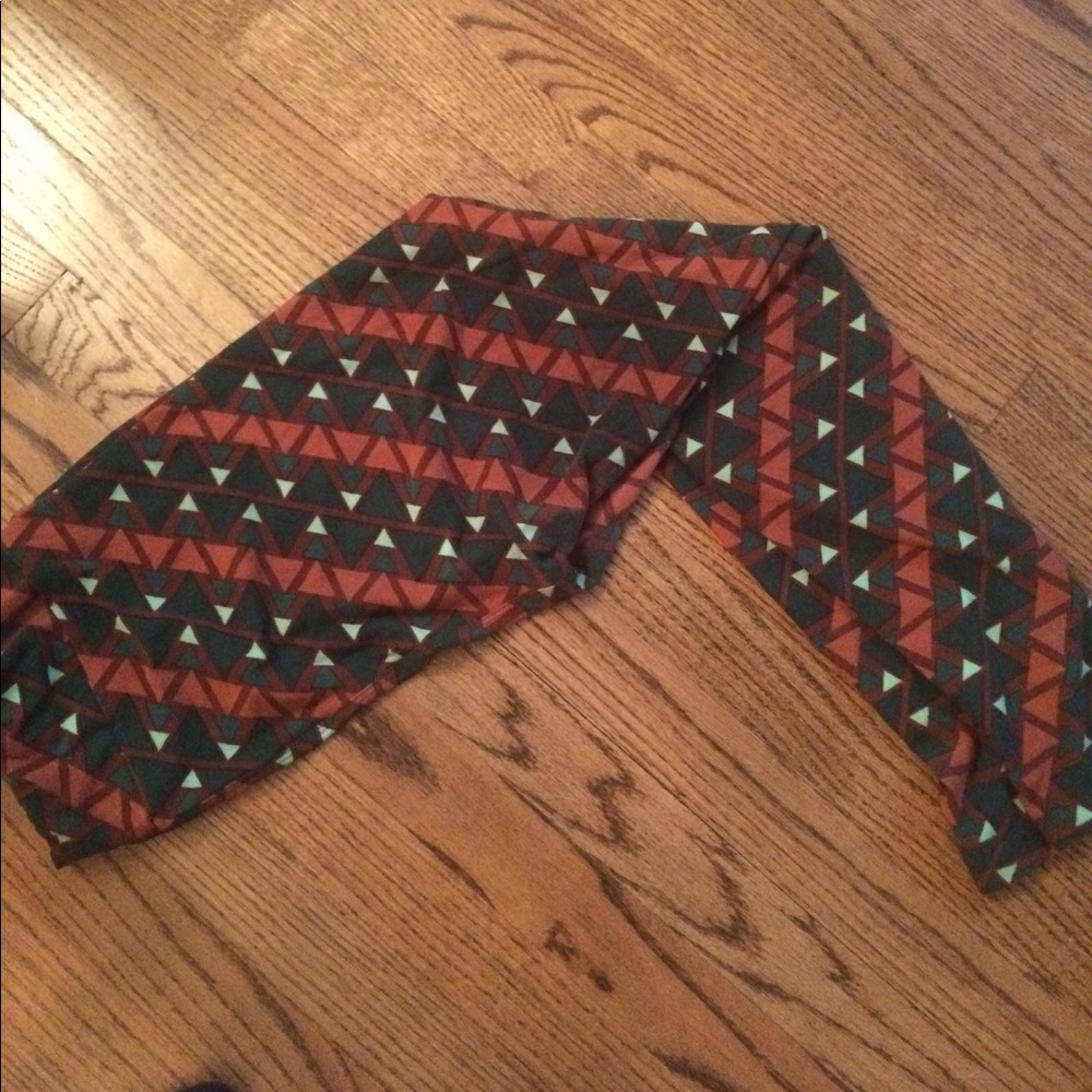 LuLaRoe Tall & Curvy Buttery Soft Leggings