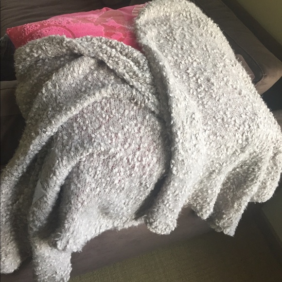 Comfy cozy Shawl - Picture 3 of 4