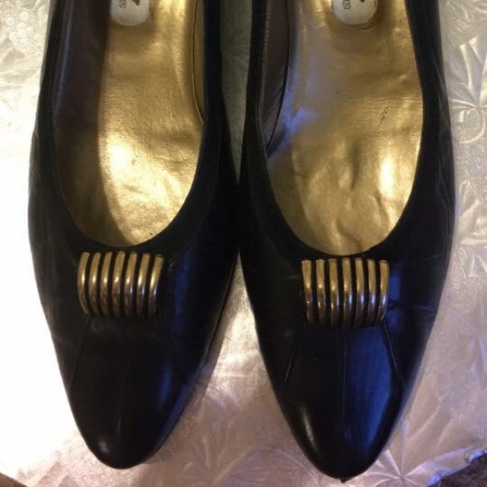 BALLY ITALY. Pumps slip on.Authentic leather