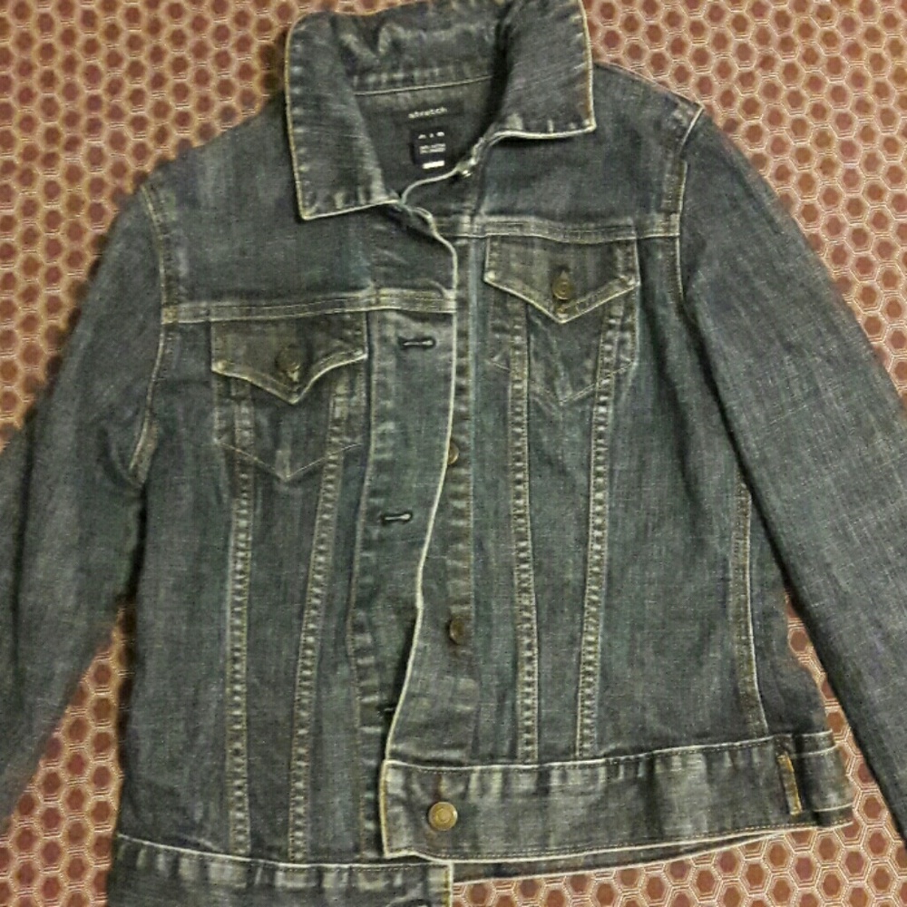 GAP denim jacket, dark wash, stretch (M)