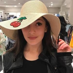 Meet your Posher, Kelly