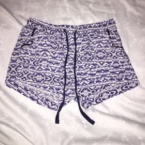 Blue and white shorts💙