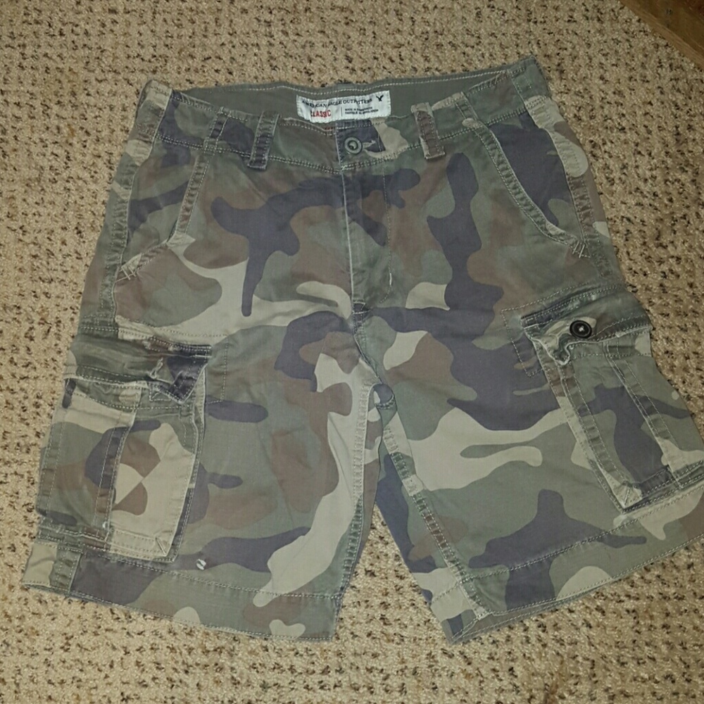 **AE Cargo shorts
