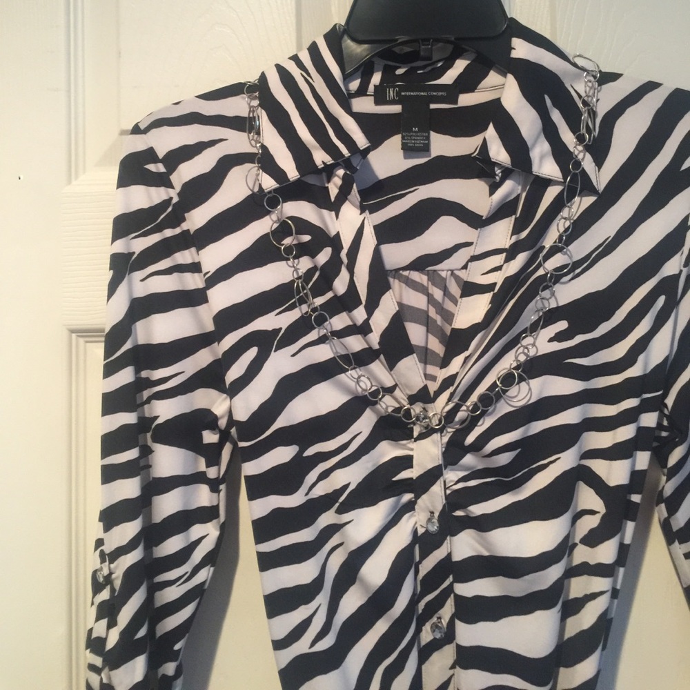 Brand new dress! Very comfortable!