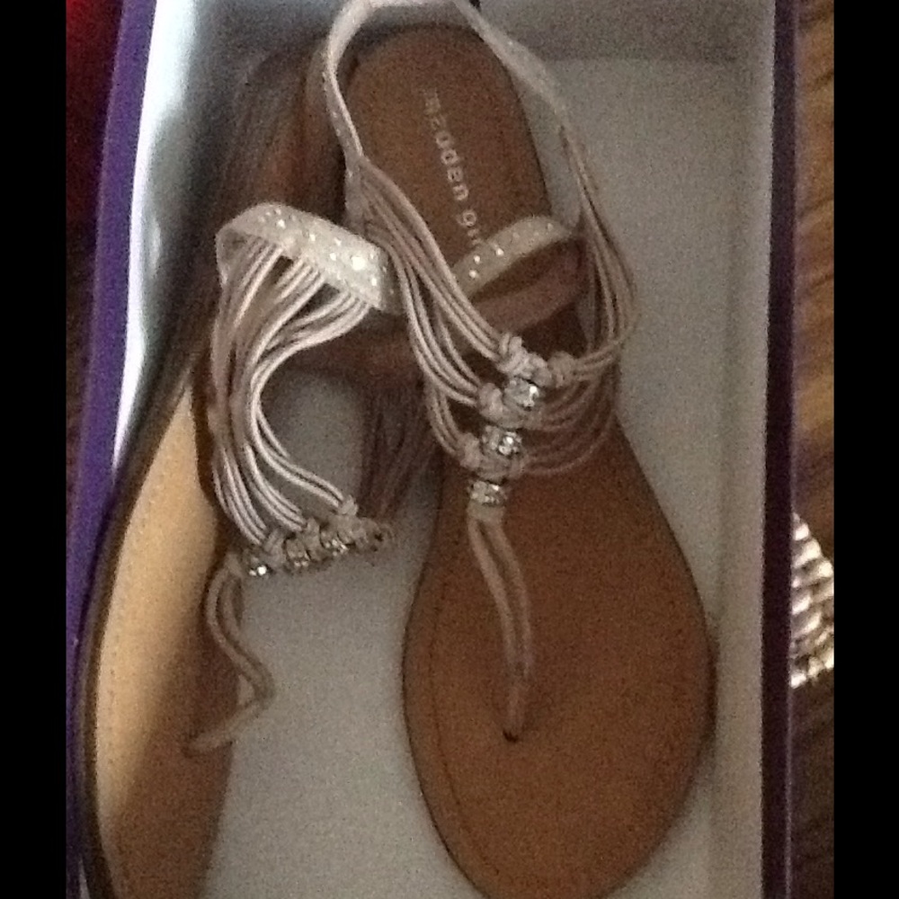 Madden girl sandle