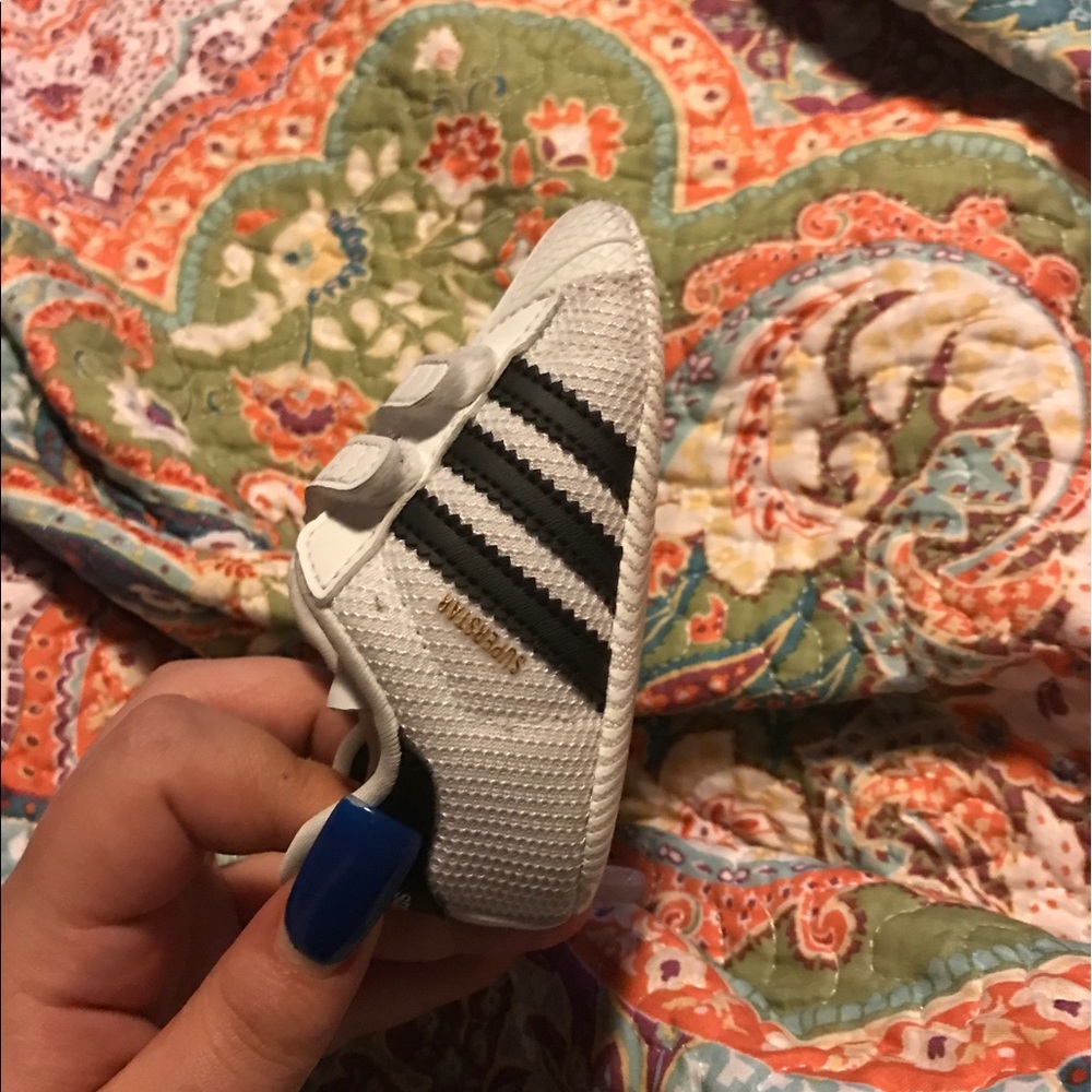 2C adidas