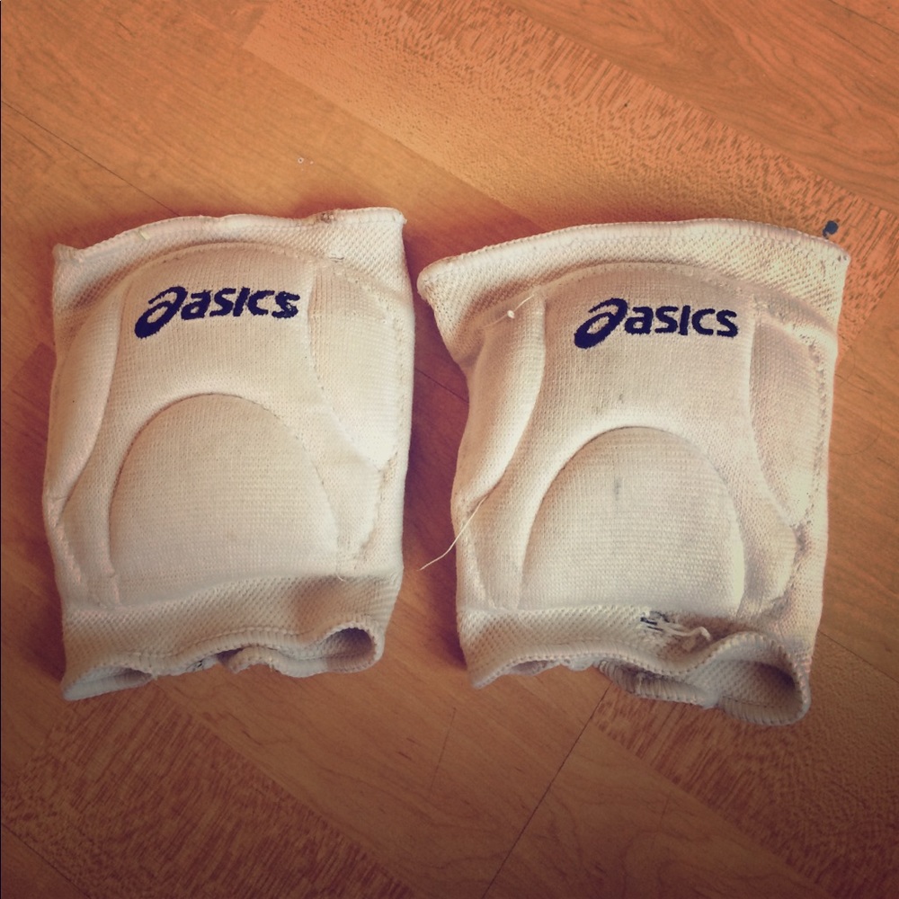WHITE ASICS KNEEPADS size XS/S