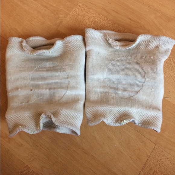 WHITE ASICS KNEEPADS size XS/S - Picture 4 of 4