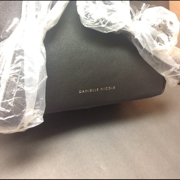 🎁 SOLD! 🎁 Danielle Nicole Festival Backpack - Picture 5 of 6