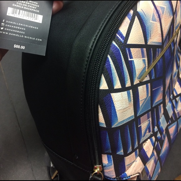 🎁 SOLD! 🎁 Danielle Nicole Festival Backpack - Picture 6 of 6